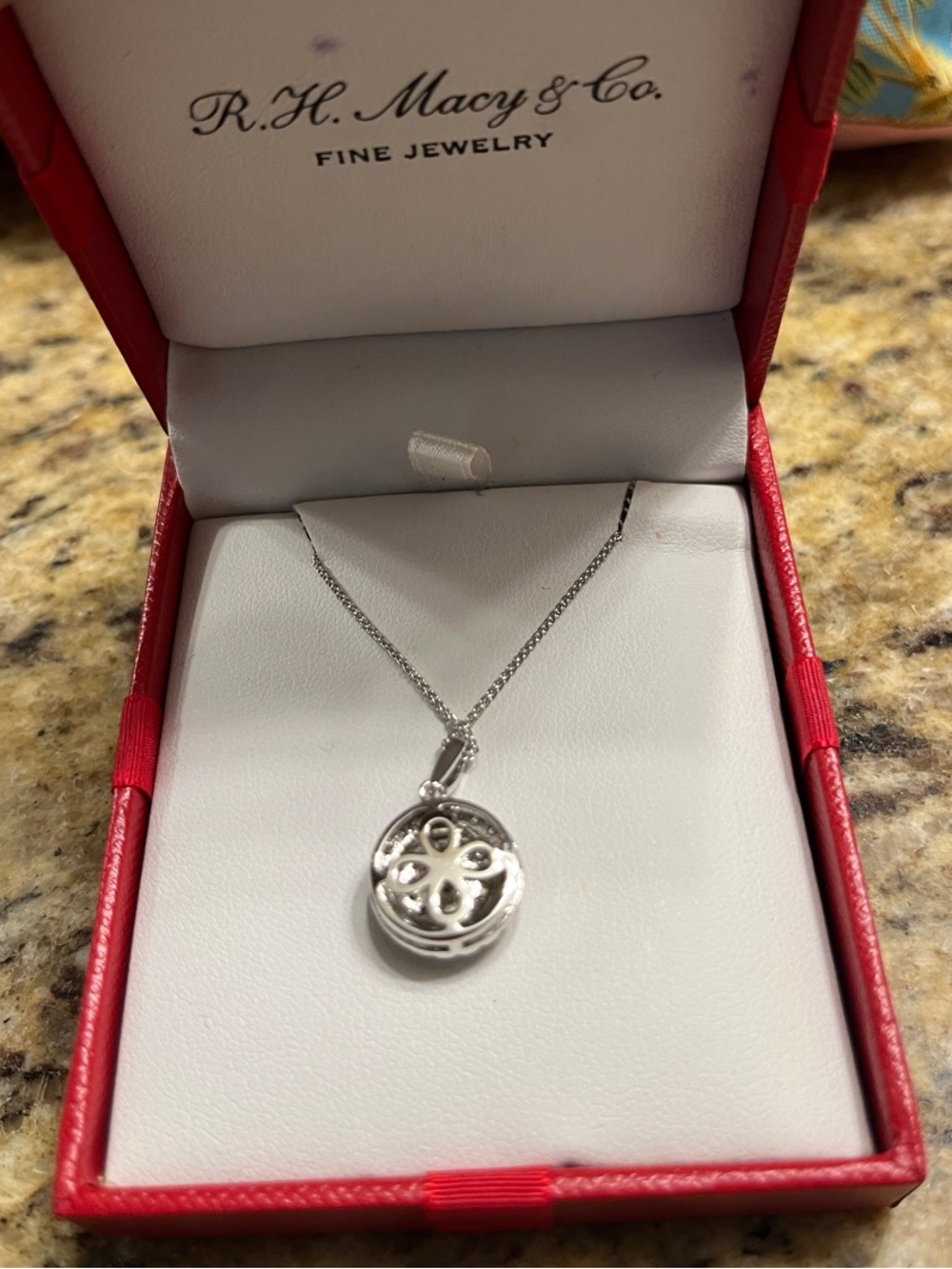 NWT Macy’s Fine Jewelry 14K White Gold 3/4 CT. Diamond Halo Pendant Necklace - Picture 2 of 4